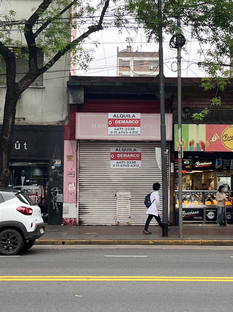 Local 4 X 28.- + Entrepiso 2.50x15.- Patio Descubierto 4.15x4.- ( Apto Todo Rubro)